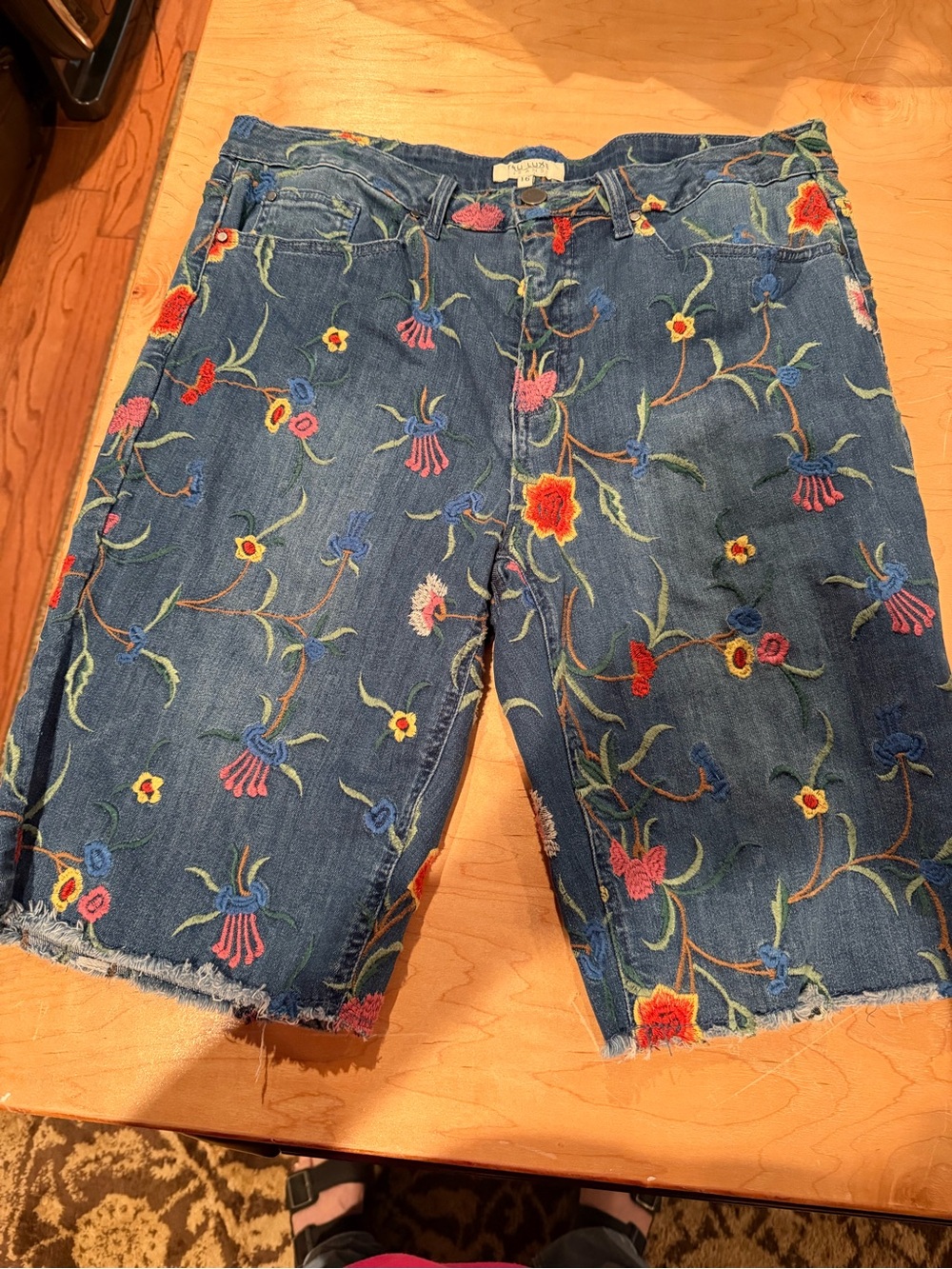 Tru Luxe Jeans Blue Embroidered Floral Jean Shorts